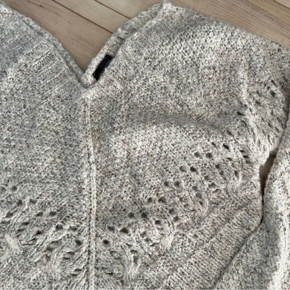 NWT The Limited V neck Sweater Size Small - Picture 4 of 4